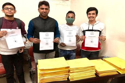 This DU College Speed Posts Study Material to Students Hit by India's Gaping Digital Divide