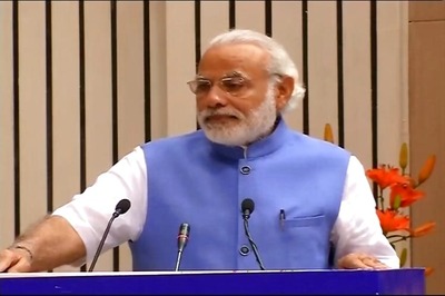 Ensure disposal of grievances within 60 days, Modi tells officers