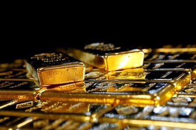Gold Slides to 9-month Low as Rising Bond Yields, Dollar Dim Appeal