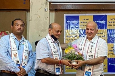 Surat Diamond Trader Mahesh Savani Joins AAP Ahead of Gujarat Assembly Polls