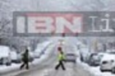 'Historic' blizzard looms New York; Governor urges people to work from home