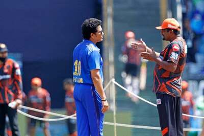 WATCH: Sachin Tendulkar Catches Up With Muttiah Muralitharan Ahead of MI vs SRH Clash