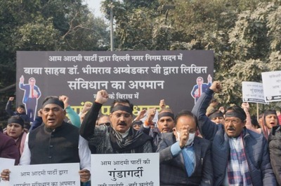 BJP Stage Sit-in at Mahatma Gandhi Memorial Against MCD House Ruckus