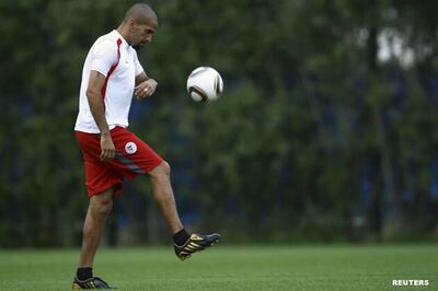 Veron injures calf in Nigeria match