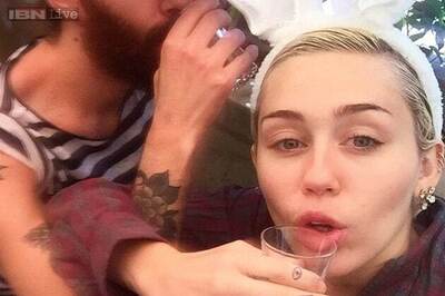 Miley Cyrus dresses up as Easter bunny