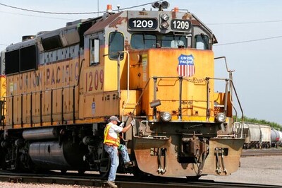 Regulators: Key Rail Safety Technology Done Before Deadline