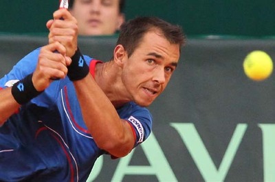 Rosol propels Czech Republic into Davis Cup semi-final