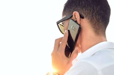 Telecom Minister Urges People To Ignore Calls from 'Unknown' Numbers