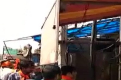 Viral Video Shows Group Getting Meat Shops Closed in Najafgarh