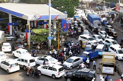 Demonetisation: Delhiites Throng Petrol Pumps, Cooperatives to Use Old Notes