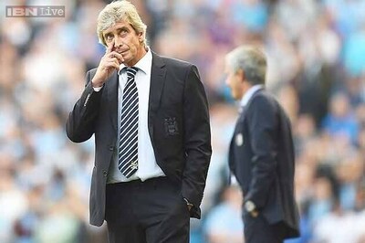 Manchester City manager Pellegrini criticises Chelsea's small team mentality