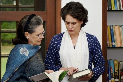 Karnataka Floor Test: How Hands-On Sonia and Priyanka Prevented Goa Repeat in Karnataka