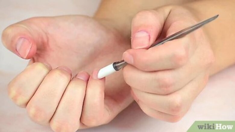 How to Polish Nails Without Bubbles
