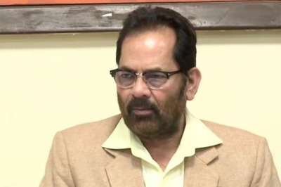 Mukhtar Abbas Naqvi Offers 'Chadar' at Ajmer Dargah on Behalf of PM Narendra Modi