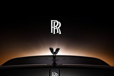 Rolls-Royce Salesman In China Does The ‘Unexpected’ For A Man, Internet Is Happy