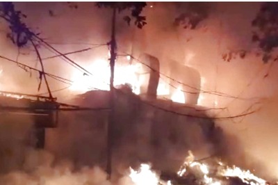 Several Shops Gutter in Fire at South Delhi's Sarojini Nagar Market; No Casualty