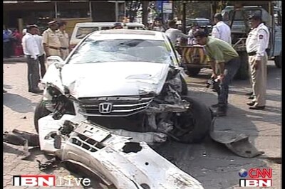 Mumbai: Car runs over several people in Khar leaving 2 dead
