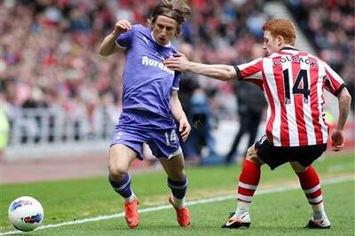 Tottenham move into third after draw