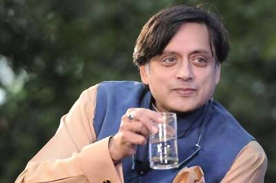 Twitter Reaches Out for the Dictionary as Tharoor Supports Chidambaram With Another Big Word