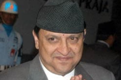 Nepal King gets X-mas dinner date