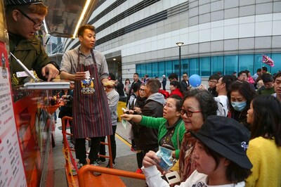 Tourists, Entrepreneurs Buzzing From Hong Kong Meals on Wheels Venture