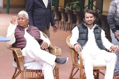 RJD's Tej Pratap Invites Nitish Kumar to Re-enter Mahagathbandhan