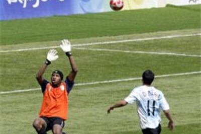 Messi calls on Angel for Argentine gold