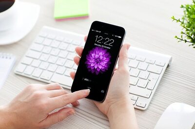 Apple Says iPhones Still Available for Sale in China