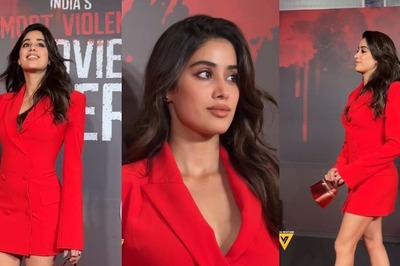 Sexy Video! Janhvi Kapoor Flaunts Her Curves in Red Hot Blazer Dress at Kill Premiere, Watch