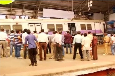 Mumbai Woman Delivers in Local Train After Two Hospitals Turn Her Away Citing Risk Involved