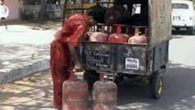 Left renews pressure on price rise issue