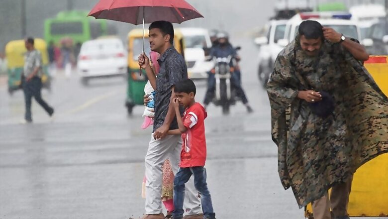 Delhi Weather: Drizzle in Delhi; Poor Visibility Affects Train Services