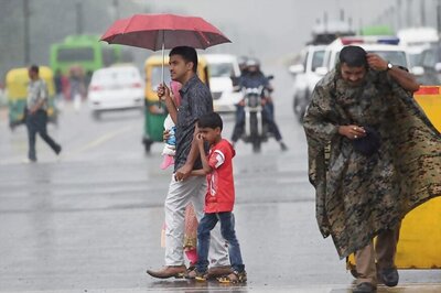 Delhi Weather: Drizzle in Delhi; Poor Visibility Affects Train Services