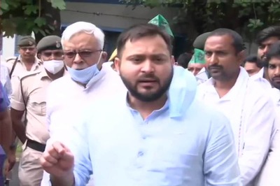 A Cue from UP's Akhilesh, an Eye on Post 90's Voters: Tejashwi Tries to Emerge Out of Lalu's Shadow but Obstacles are Many