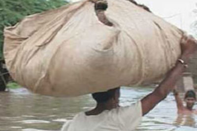 10,000 people marooned in AP floods