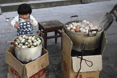 China: Urine-soaked eggs a spring taste treat
