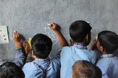 Bengal Teacher Converts Walls of Homes into Blackboards, Ensures Educations for Kids in Rural Areas