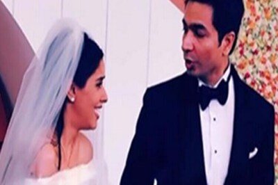 Asin looks the perfect bride in a stunning Vera Wang gown