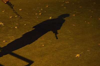 Suspected Militants Snatch Rifles from Police in Kashmir