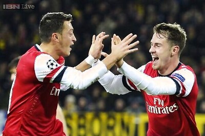 Table-toppers Arsenal face United test at Old Trafford