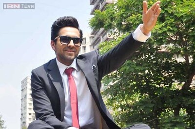 Snapshot: Ayushmann Khurrana goes job hunting on the streets of Mumbai