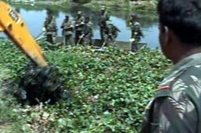 Bangalore: Army begins de-weeding to recover boy's body