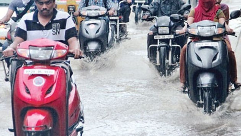 Downpour inundates Hyderabad roads