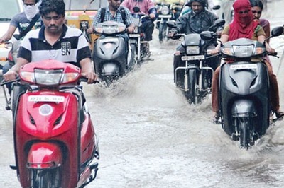 Downpour inundates Hyderabad roads