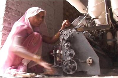 Khadi Sales Jump 4-fold in FY18; KVIC to Run 'Khadi Express' Train to Boost Sales