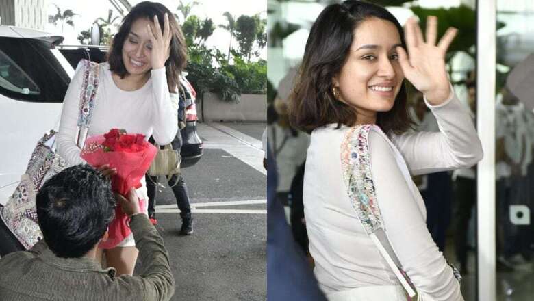Shraddha Kapoor's Fan Goes Down On Knees With a Bouquet of Flowers, Leaves Actress Blushing; Watch