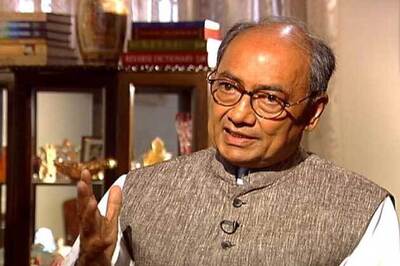 Digvijaya demands CBI probe into MPPEB scam