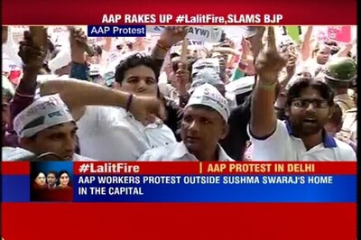 AAP workers protest outside Sushma Swaraj's residence over Lalit Modi controversy