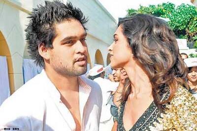 Deepika Padukone nursing Siddharth Mallya?