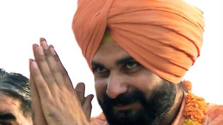 Navjot Singh Sidhu's convoy attacked by stone-pelters in Jammu
